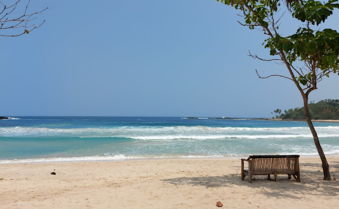 Pantai Legon Pari Lebak Banten